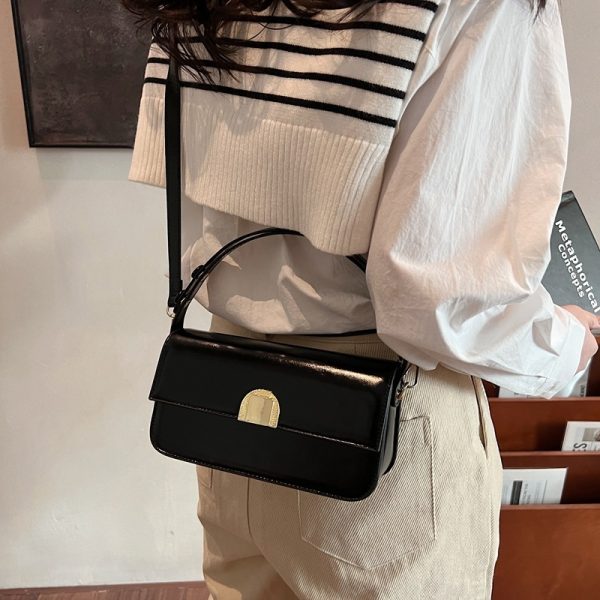 Women's Retro Fashion Shoulder Bag Design - Image 6