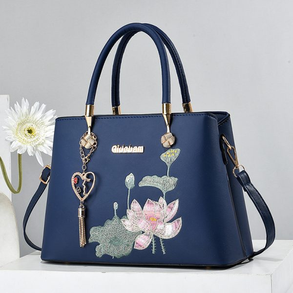 Women's Fashionable All-match Large Capacity Portable Shoulder Messenger Bag - Image 4