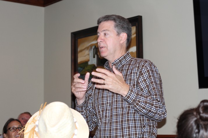 Gov. Sam Brownback talking to the Northeast Johnson County Conservatives in 2016.