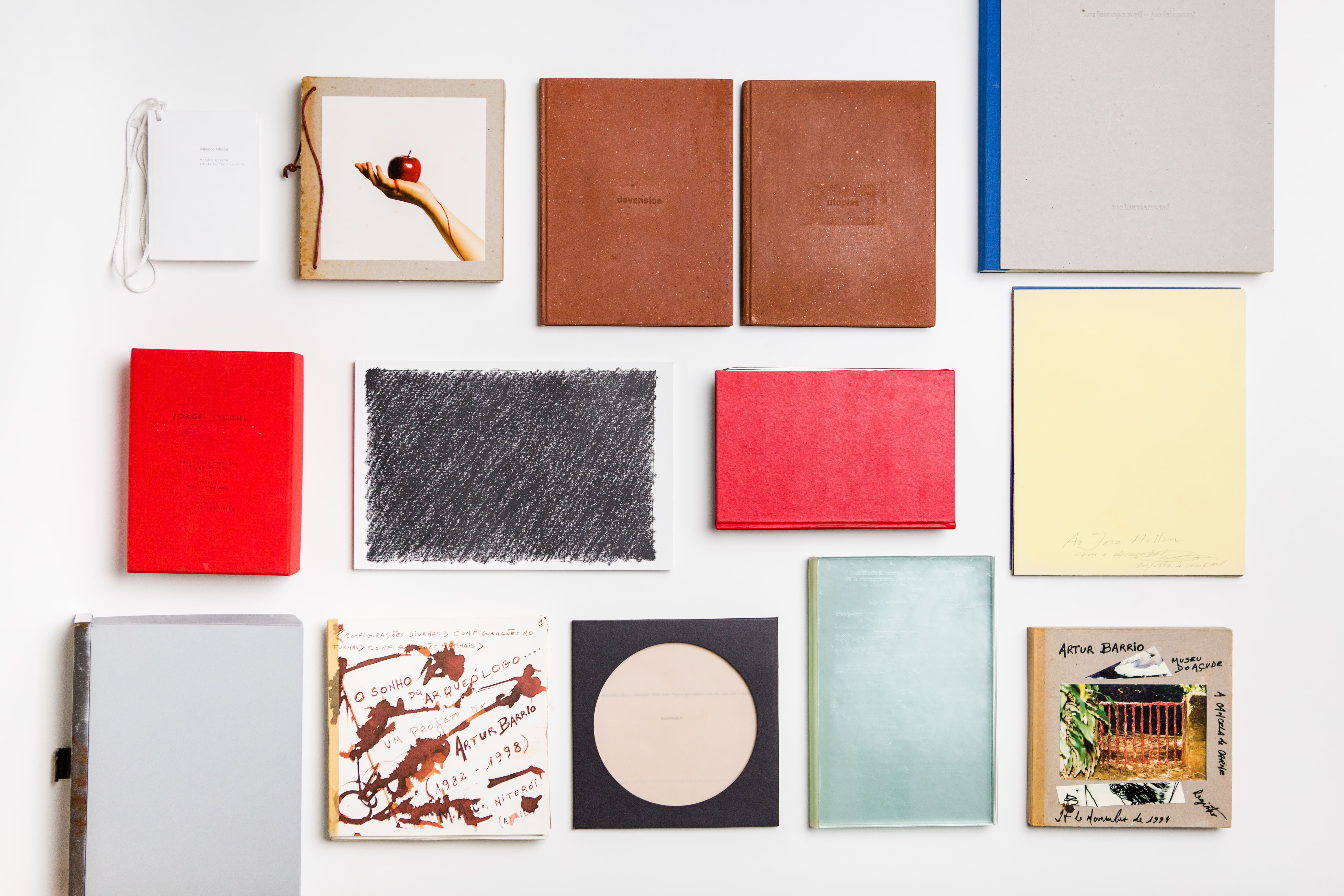 "Livros de artista na coleção Itaú Cultural” destaca obras do acervo