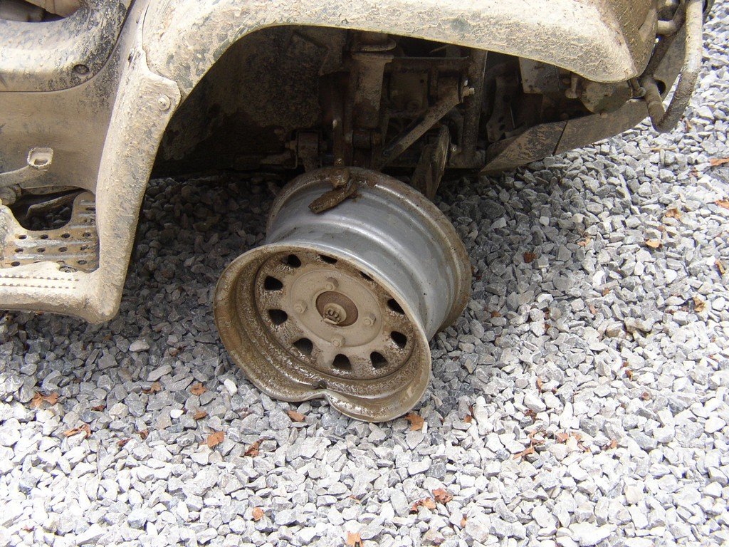 Close up of broken spindle ATV Crash Photos QUADCRAZY