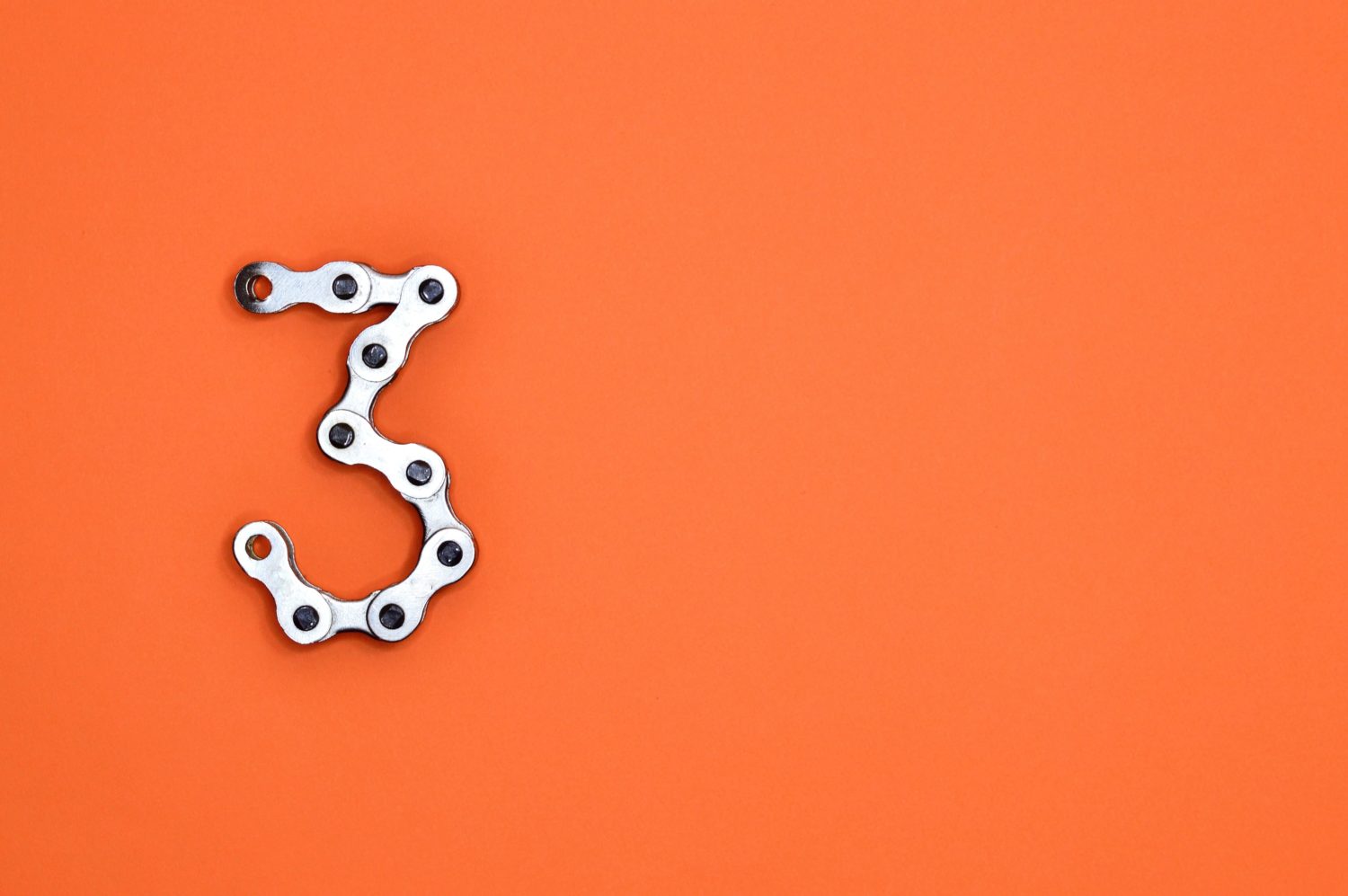 a chain in the shape of 3 to represent the 3 parts to a new supply chain operating model