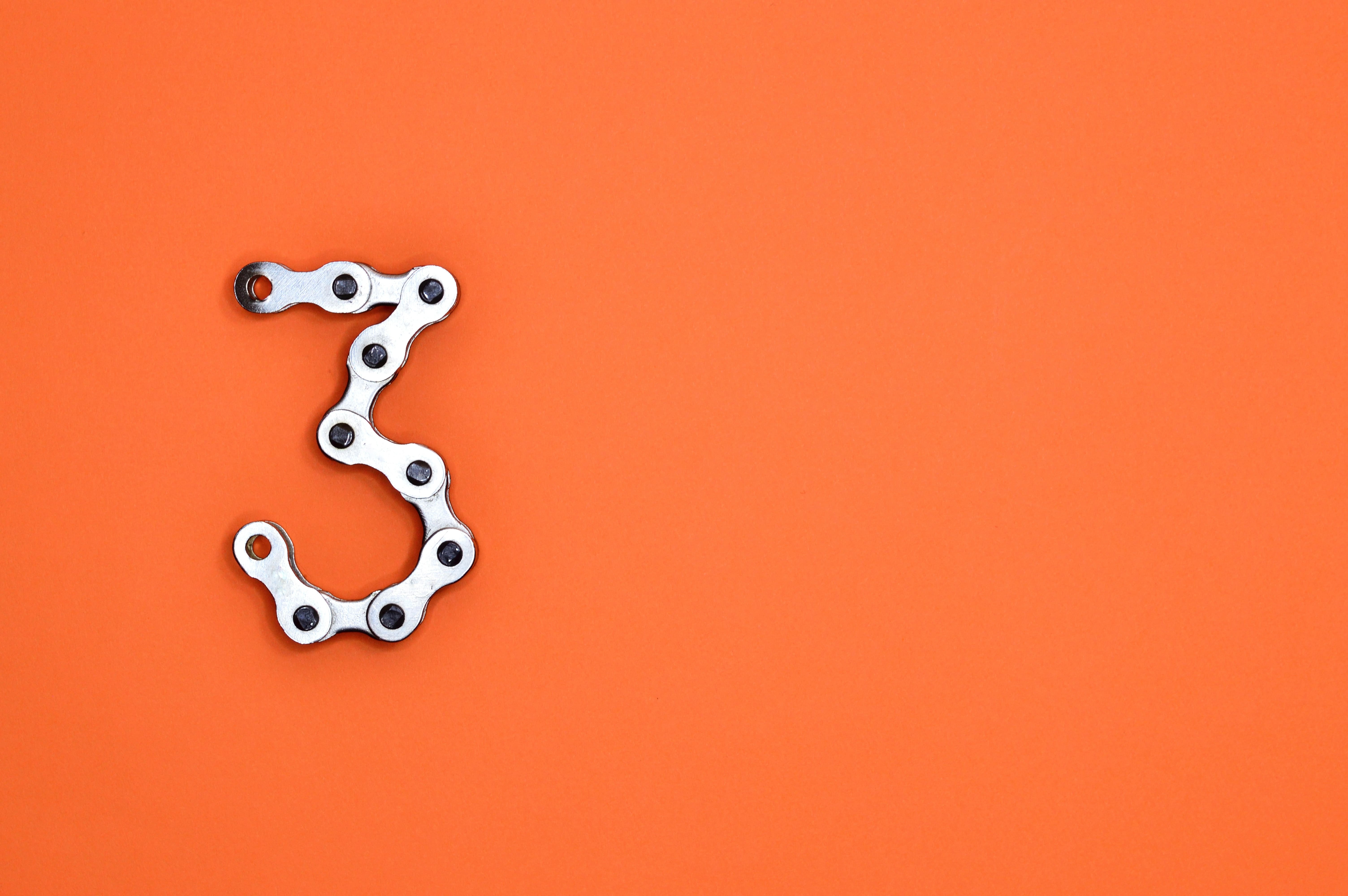 a chain in the shape of 3 to represent the 3 parts to a new supply chain operating model