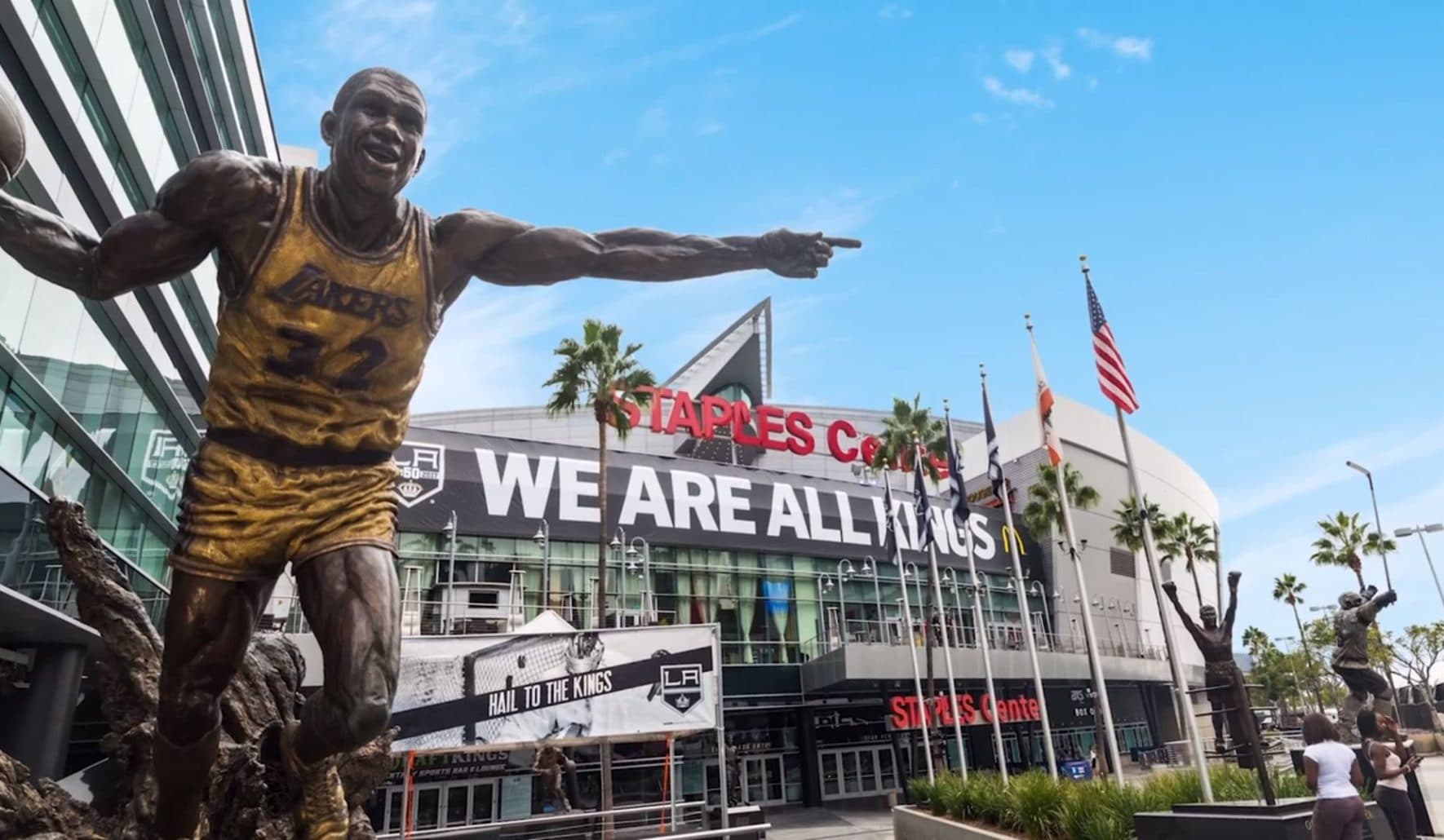 Statue of a Lakers player outside of Staples Center