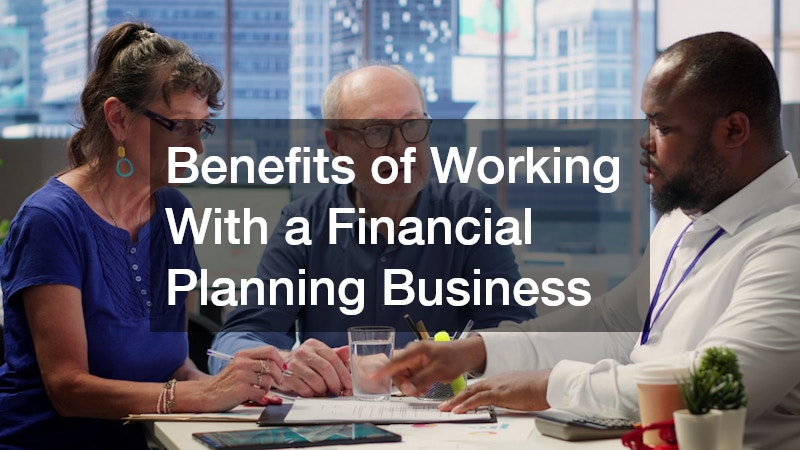 Benefits of Working With a Financial Planning Business