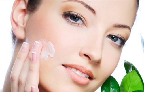 Smooth away fine lines and wrinkles with a 61% saving on a Natural Angel mini botox treatment from Eggsnog