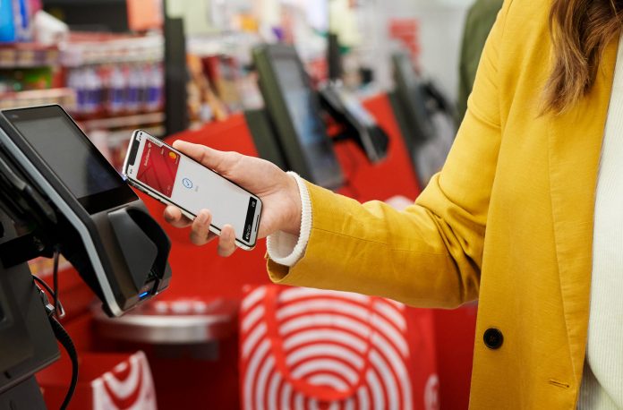 Apple-Pay-coming-to-partners-Customer-checking-out-with-Apple-Pay-at-Target-01222019