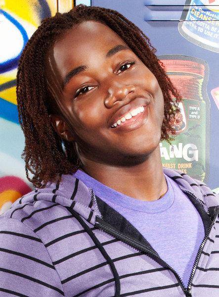 Leon Thomas Iii Kissing