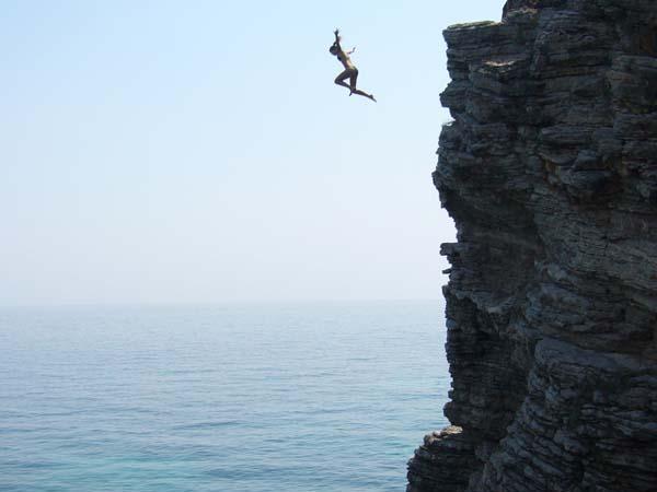 ch9DBBPCSIytd18Oicpr_cliff-jumping.jpeg