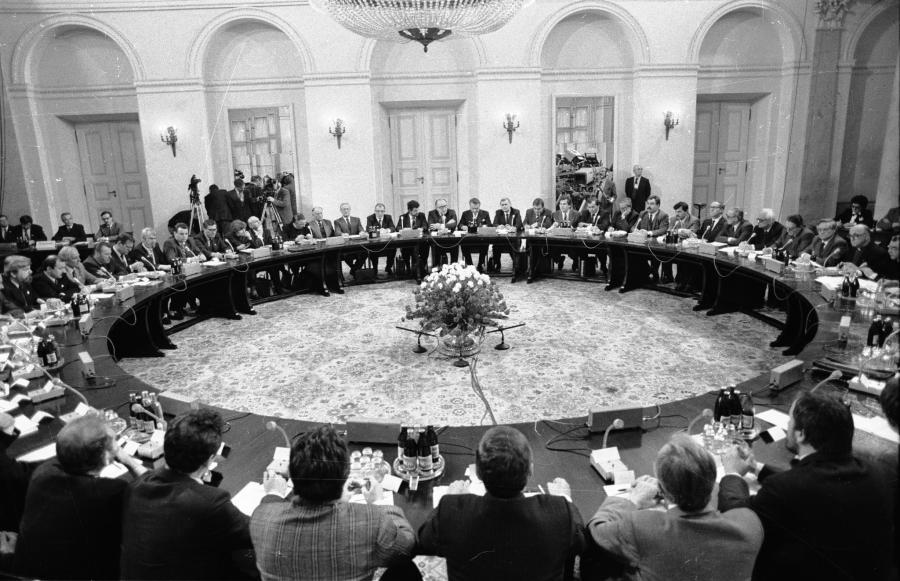 gentlemen table of round Curren$y Max  Lyrics â  Julien Genius Lyrics