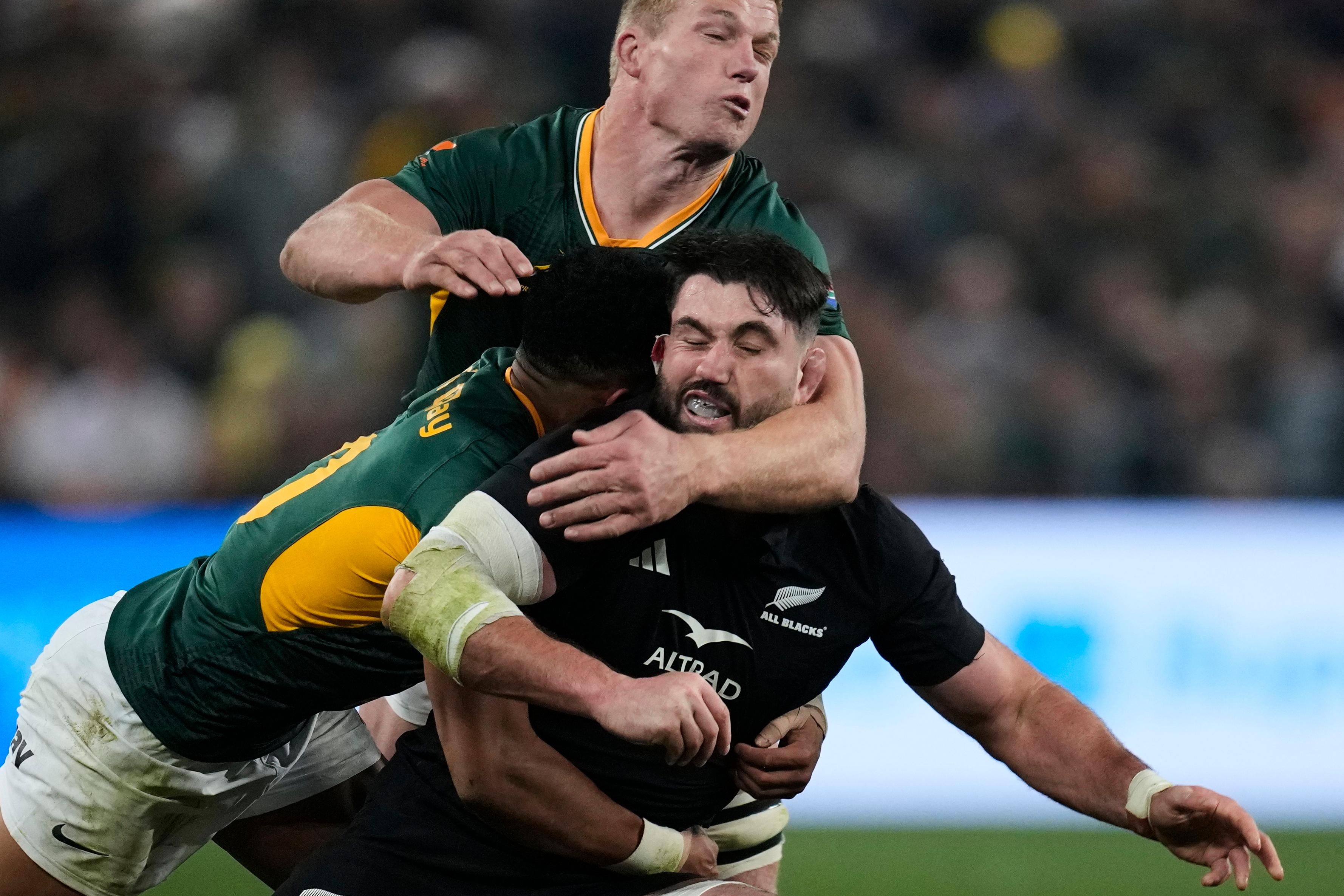 South Africa outmuscles New Zealand 29-24 to take a 2-1 rugby series lead
