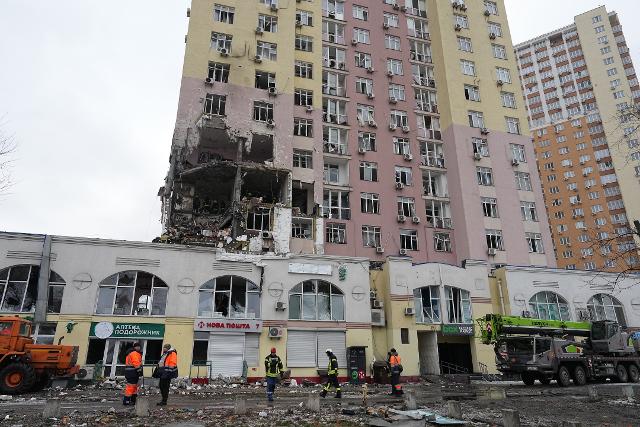 AP News: Russia hits Kyiv with missiles and drones. At least 1 killed and 27 wounded before Ukraine-US talks