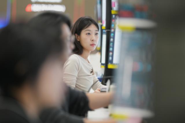 AP News: World shares are mixed, with sharp gains for tech stocks, while oil prices bounce back