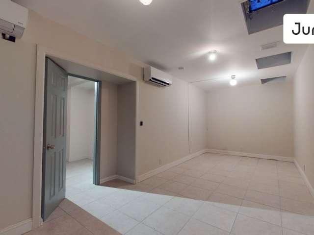 Private bedroom in 3 bed/1 bath Home