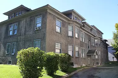 2016-09/SYRACUSE-Apartment-Building-94525.webp