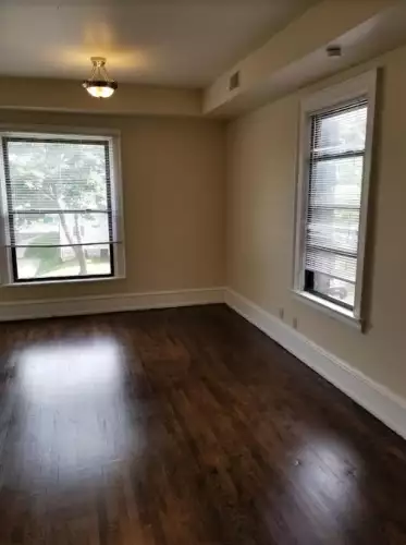 1927 W. Kilbourn Avenue 1 2