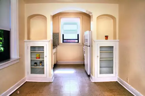 2018-02/CARNEGIE-MELLON-Apartment-Building-349933.webp