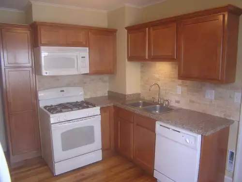 2018-07/SYRACUSE-Apartment-Building-406230.webp