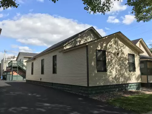 2018-08/WINONA-STATE-Apartment-Building-417440.webp