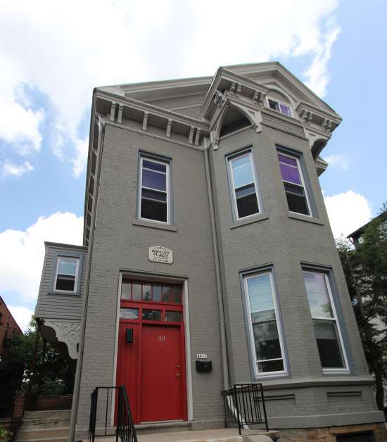 2018-10/University-of-Pittsburgh-Apartment-Building-464434.JPG