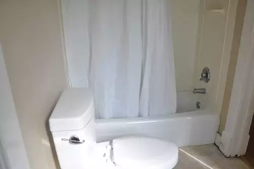 S Bed 709 Scott Ave Oshkosh, WI 54901 3