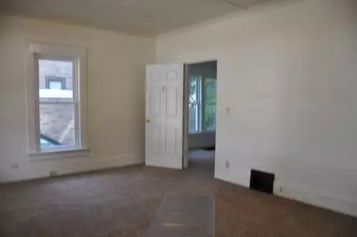 S Bed 709 Scott Ave Oshkosh, WI 54901 7