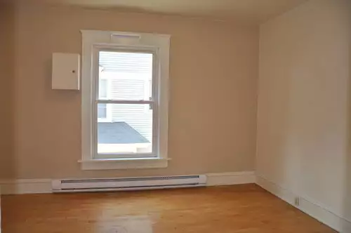 S Bed 709 Scott Ave Oshkosh, WI 54901 22