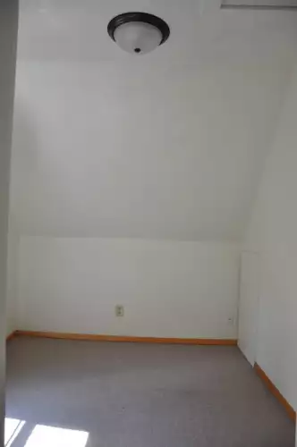 S Bed 709 Scott Ave Oshkosh, WI 54901 24