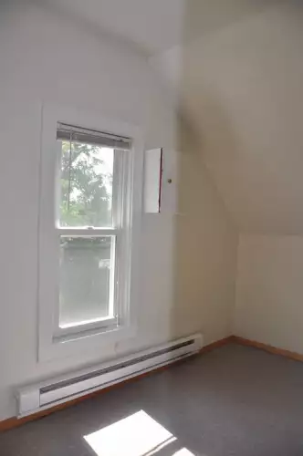 S Bed 709 Scott Ave Oshkosh, WI 54901 25