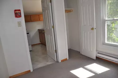 S Bed 709 Scott Ave Oshkosh, WI 54901 27
