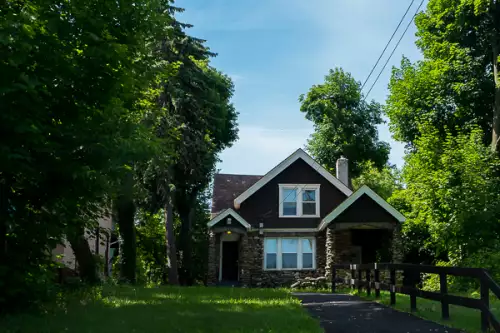 2020-02/SYRACUSE-Apartment-Building-650871.webp