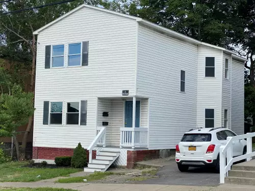 2020-10/SYRACUSE-Apartment-Building-735058.webp