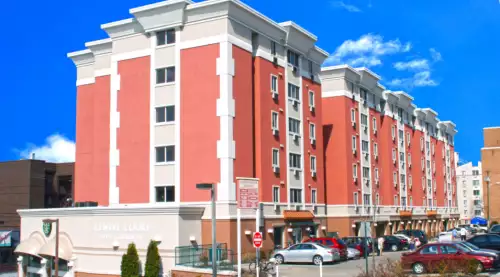 2020-10/penn-state-Apartment-Building-723452.webp