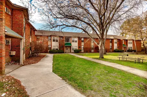 2023-01/MIAMI-UNIVERSITY-Apartment-Building-12773732.webp