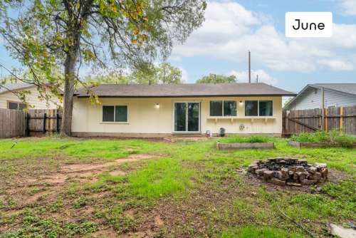 Private bedroom in 3 bed/1 bath Home 5 2