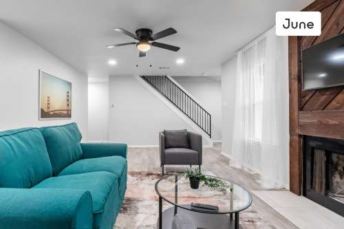 Private bedroom in 3 bed/1 bath Home 2 0