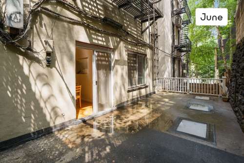 Private bedroom in 3 bed/1 bath Home 9 1