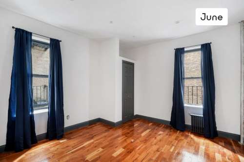 Private bedroom in 4 bed/1 bath Home 27 3