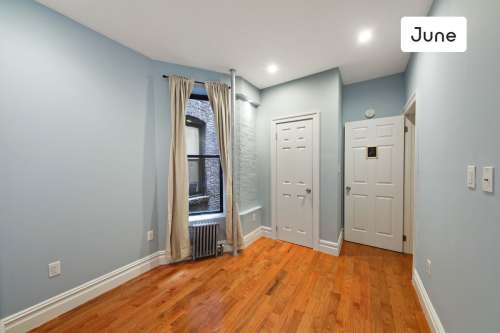 Private bedroom in 4 bed/1 bath Home 15 3