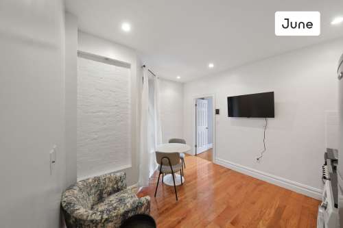 Private bedroom in 4 bed/1 bath Home 17 0