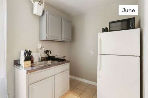 Private bedroom in 4 bed/1 bath Home 5 1