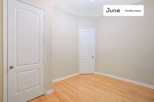 Private bedroom in 4 bed/1 bath Home 148 1