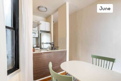 Private bedroom in 4 bed/1 bath Home 52 0