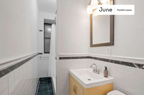 Private bedroom in 4 bed/1 bath Home 147 0