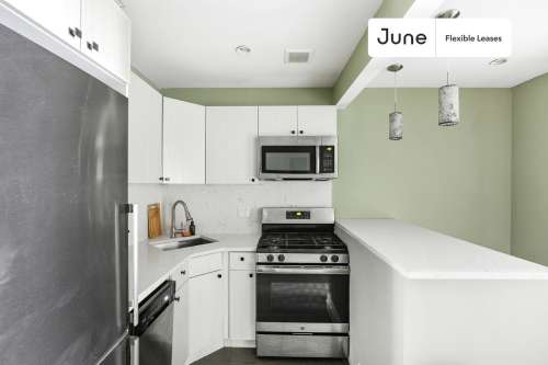 Private bedroom in 3 bed/1 bath Home 13 0