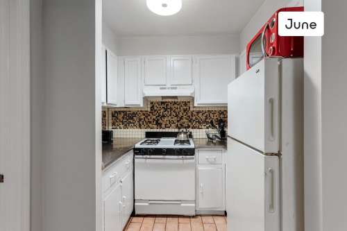 Private bedroom in 4 bed/1 bath Home 64 0