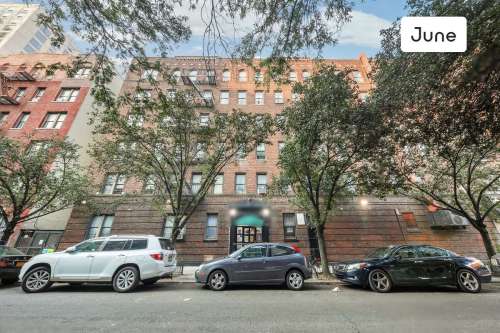 Private bedroom in 4 bed/1 bath Home 31 2