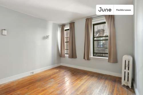 Private bedroom in 4 bed/1 bath Home 135 1