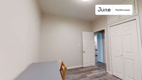 Private bedroom in 4 bed/1 bath Home 113 1