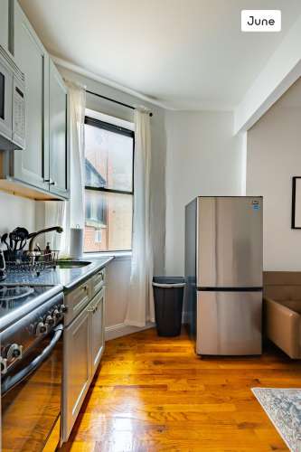 Private bedroom in 4 bed/1 bath Home 48 0